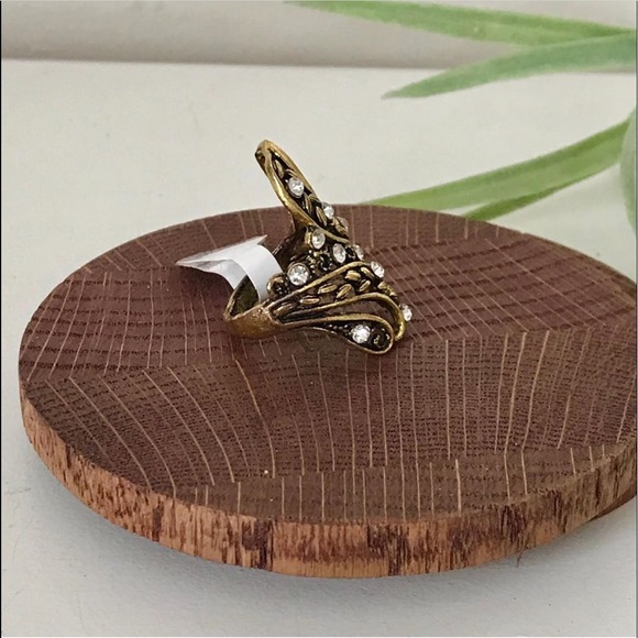 Gorgeous Gold & Crystal Statement Ring - Picture 5 of 6